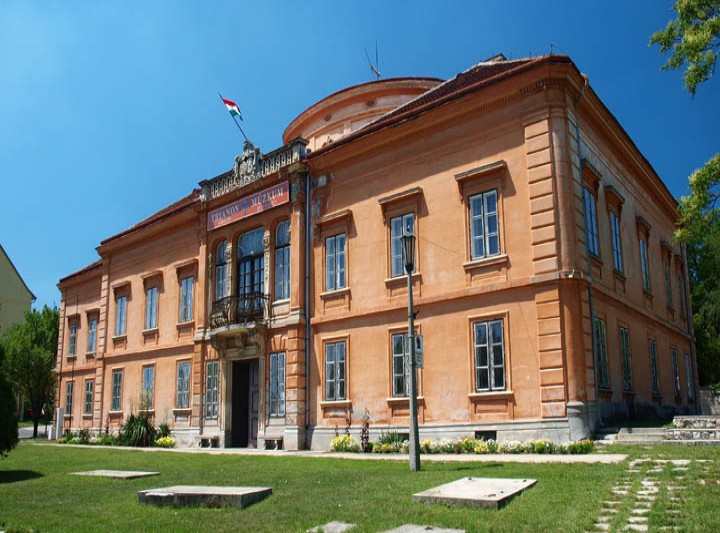 Trianon Museum, Várpalota